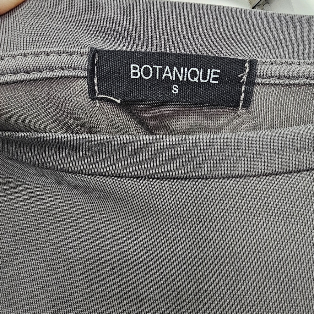 Botanique Gray Twist Front 3/4 Sleeve Top Size Small - Picture 6 of 6
